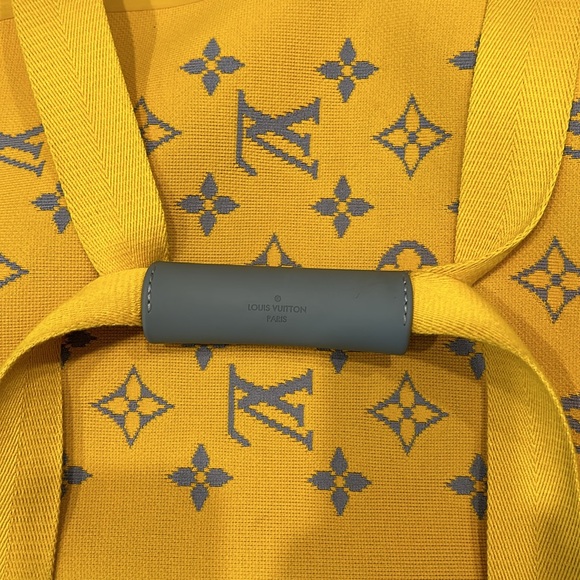 Louis Vuitton Duffle Bag Horizon Soft
Jacquard 55 Yellow - Picture 13 of 17